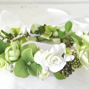 白とダークグリーンの軽めの花冠