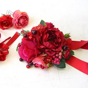 赤バラと実もののリストブーケ&ヘアパーツ