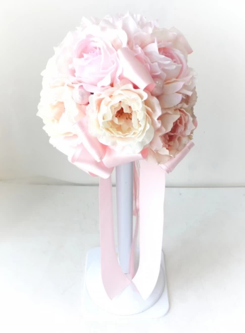 ピンクのバラのロマンチックラウンドブーケ
